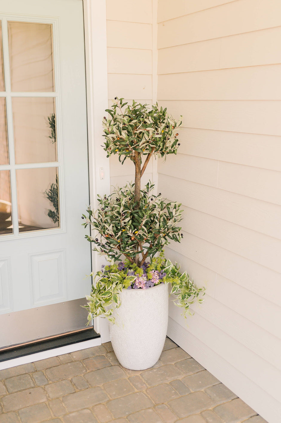 How to pick a planter for your faux tree & flowers 