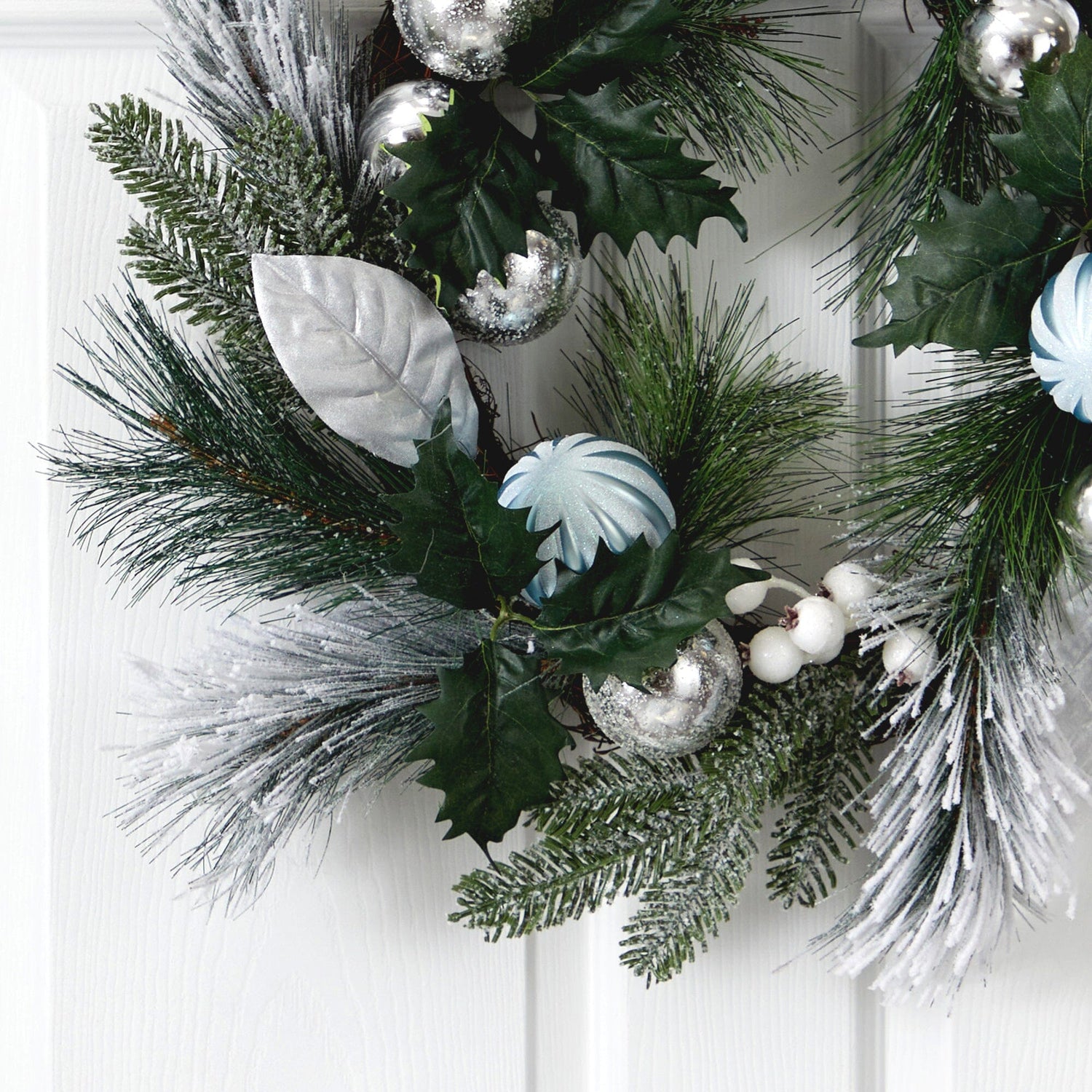 24” Pinecones and Berries Christmas Artificial Wreath with Silver Ornaments